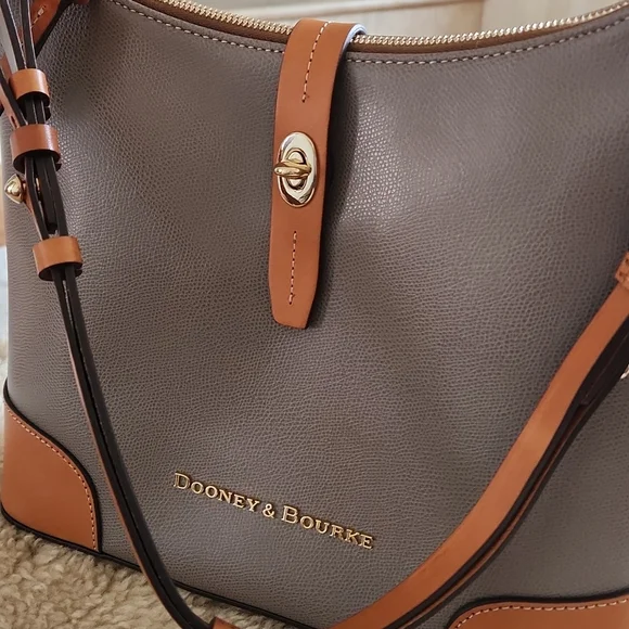 NWOT Dooney & BourkeEssex Carrier Saddle Tan and Coffee Hobo 🤎🐎